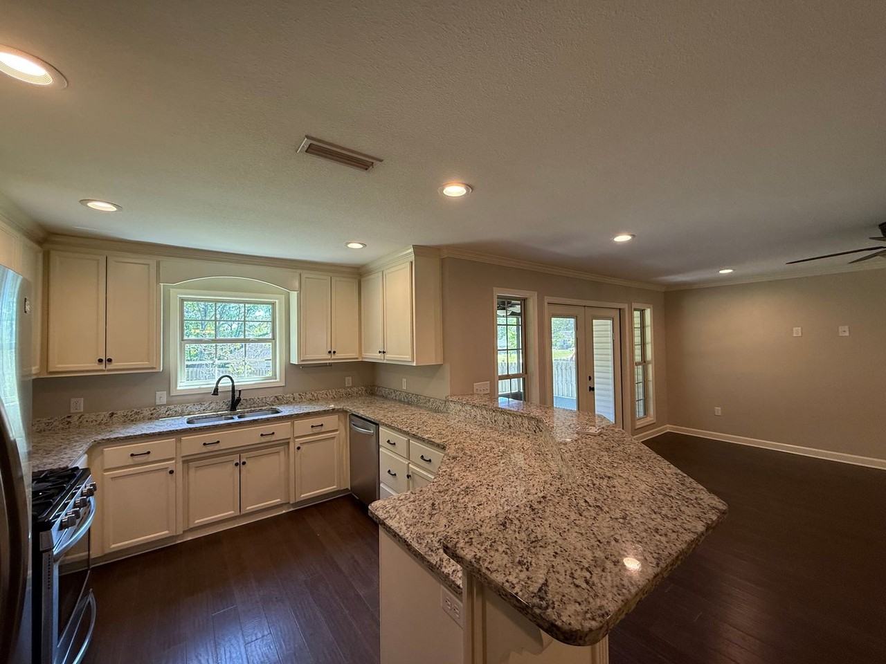 316 Alberta St - Photo 3 of 11