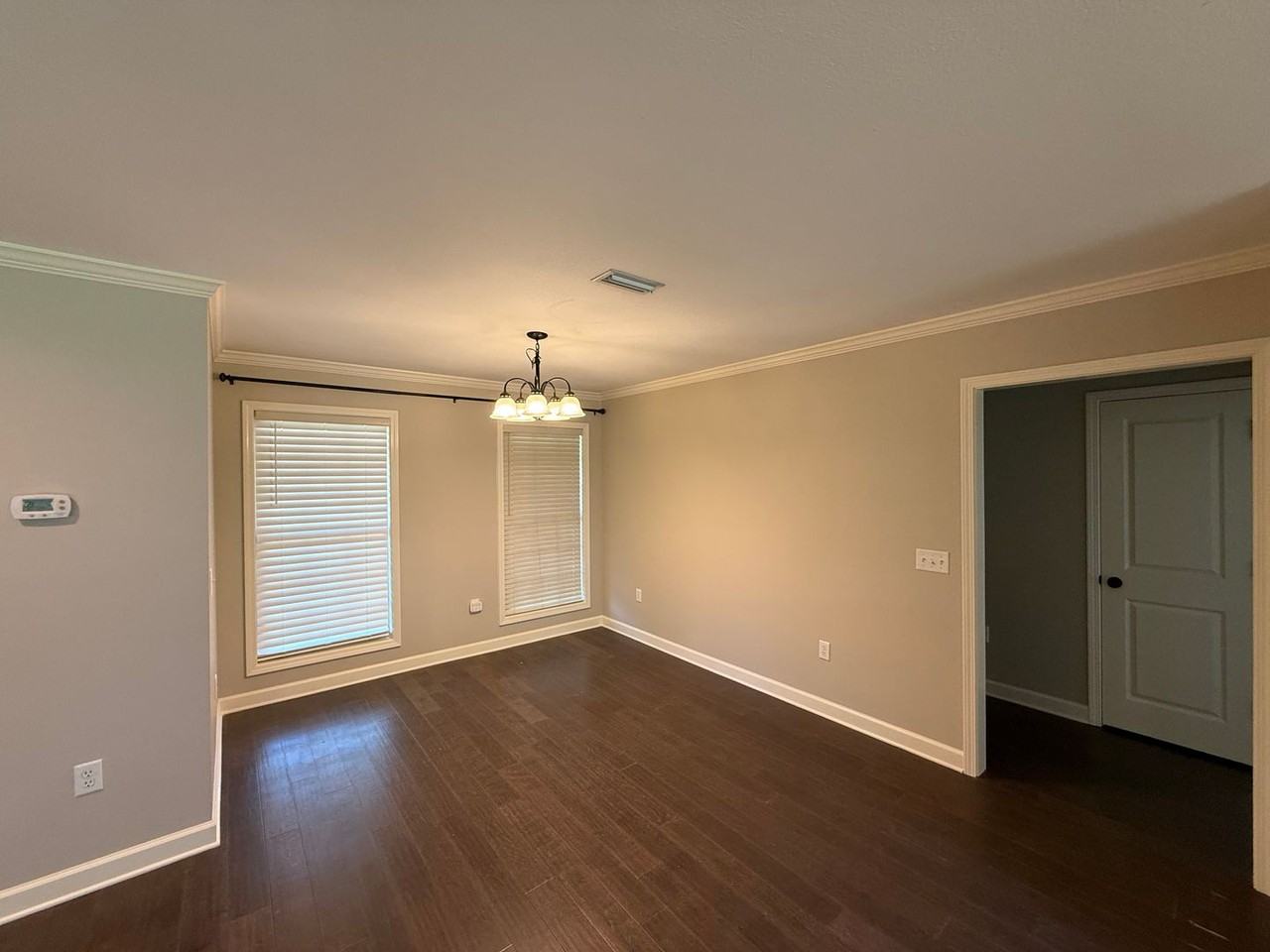 316 Alberta St - Photo 5 of 11