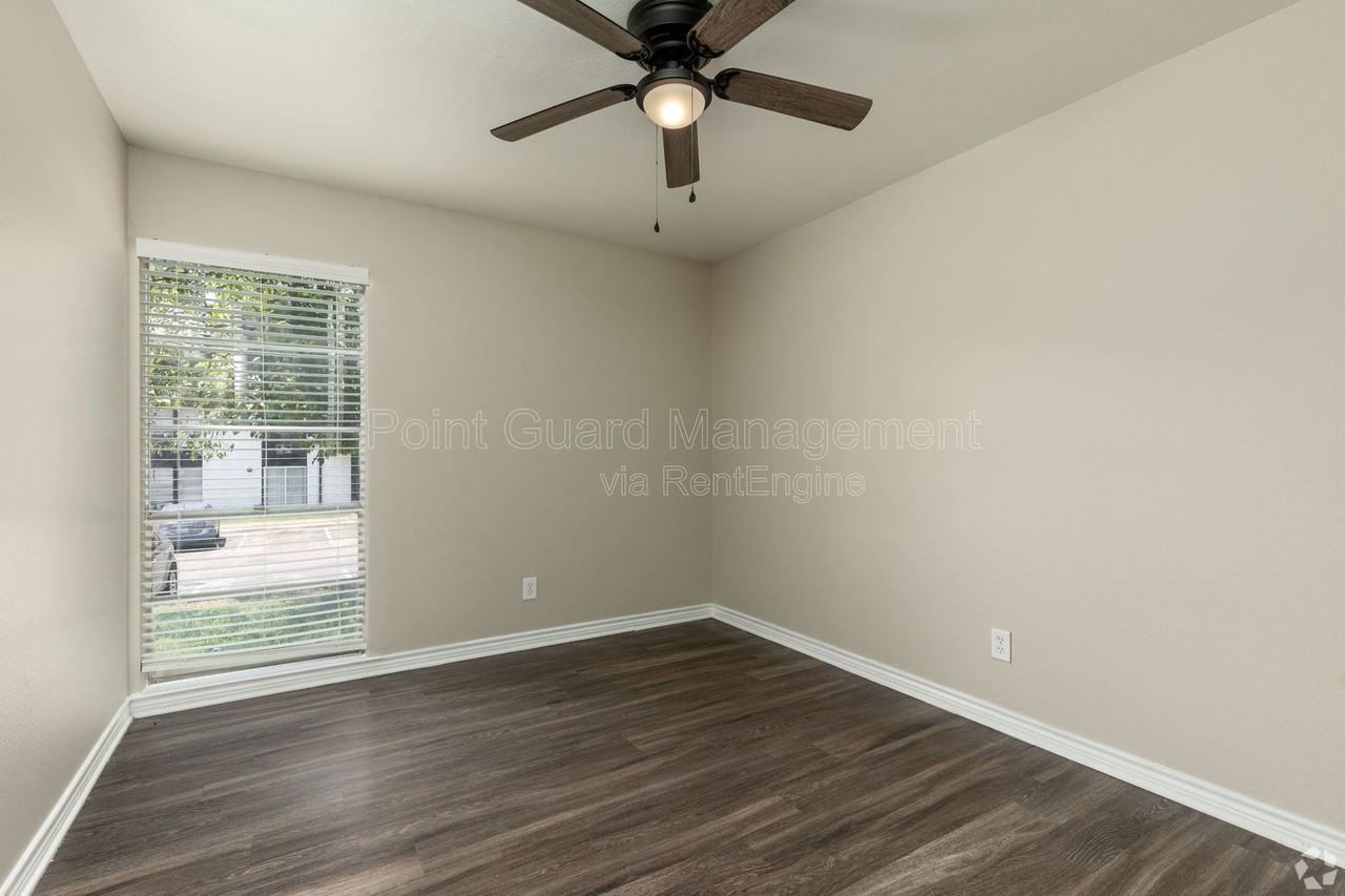 4554 W Kiest Blvd #1043 - Photo 3 of 15