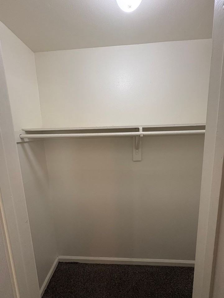 812 S Burke St - Photo 5 of 21