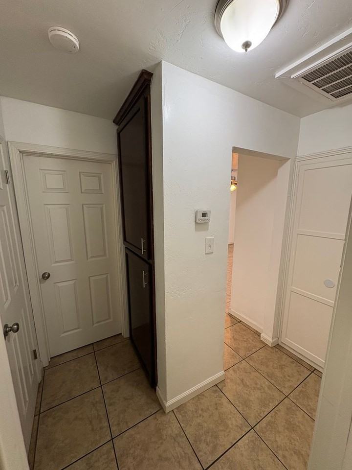 812 S Burke St - Photo 6 of 21