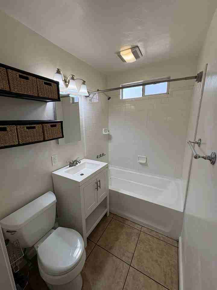 812 S Burke St - Photo 7 of 21