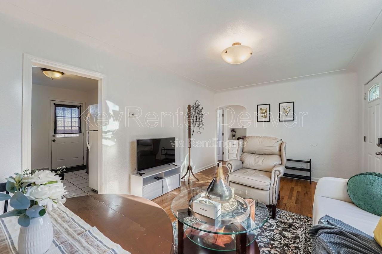 2928 N Milwaukee St - Photo 4 of 17