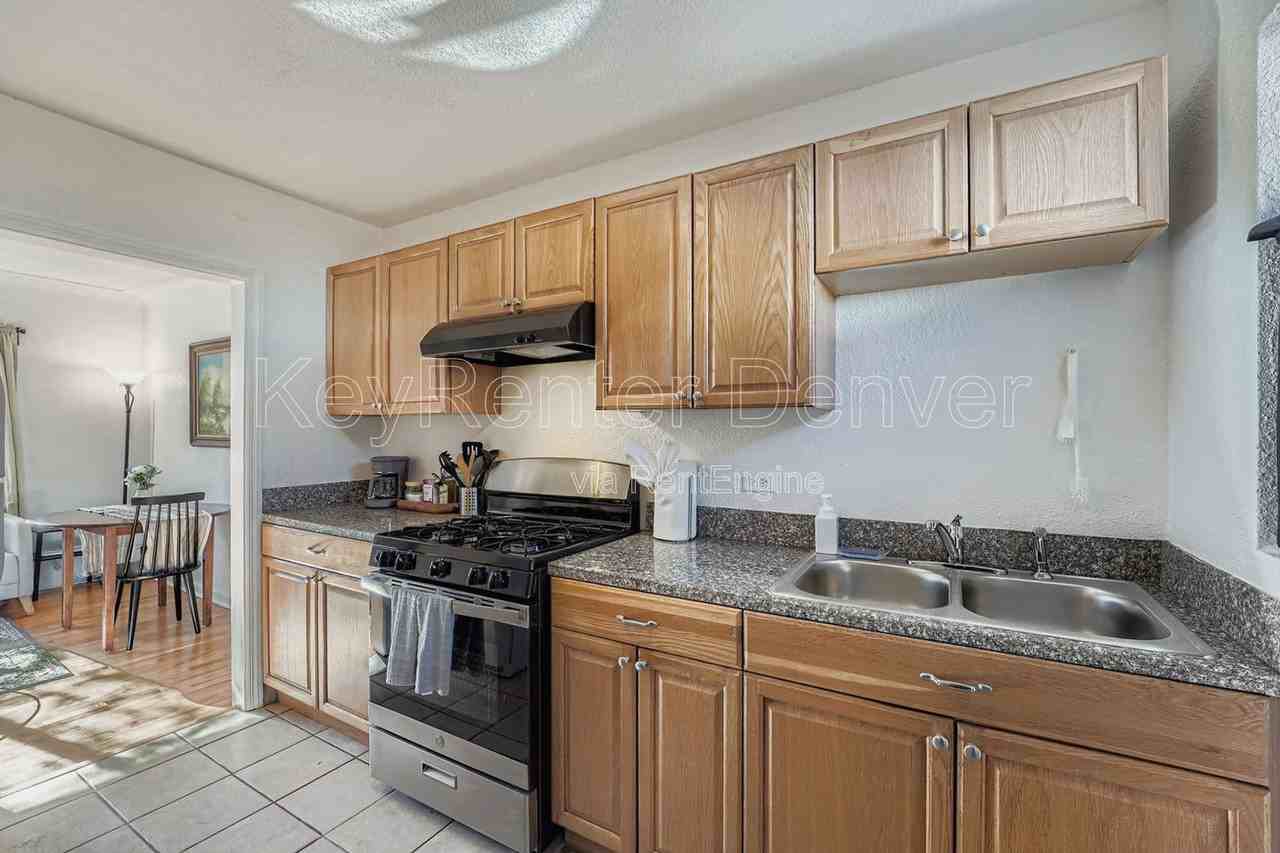 2928 N Milwaukee St - Photo 7 of 17