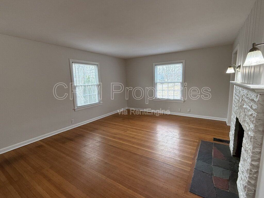 1340 E 55th St - Photo 3 of 34