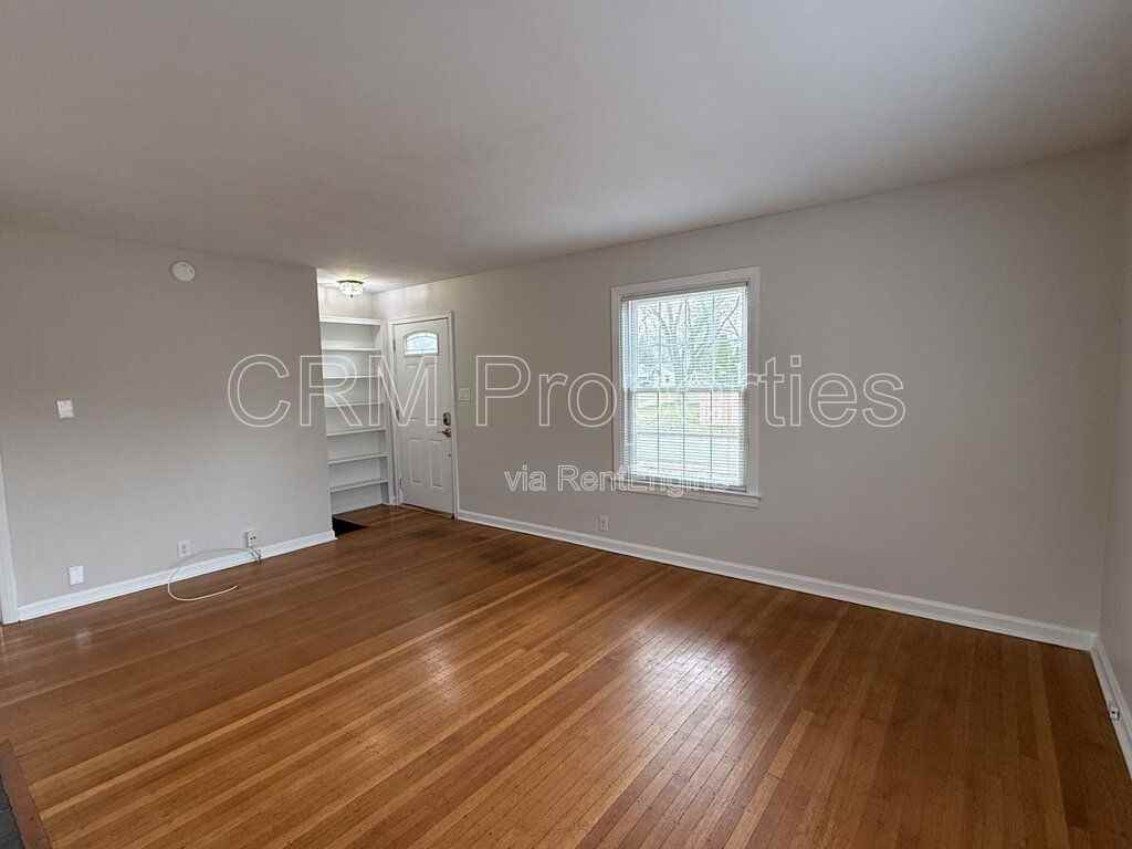 1340 E 55th St - Photo 4 of 34