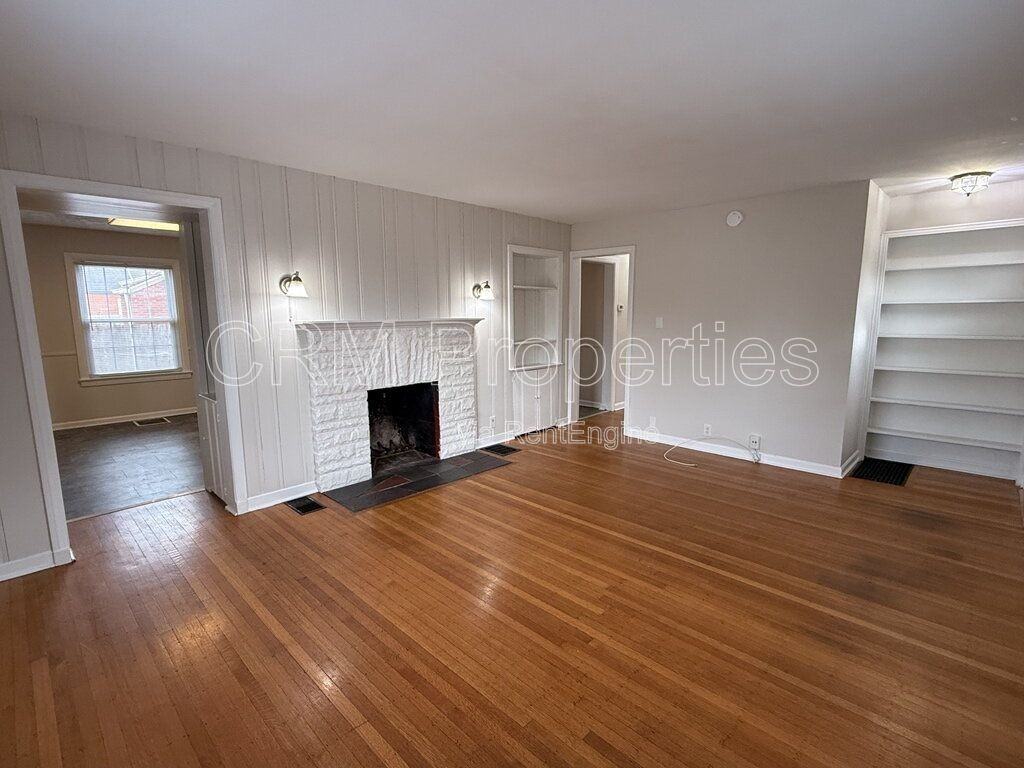 1340 E 55th St - Photo 5 of 34