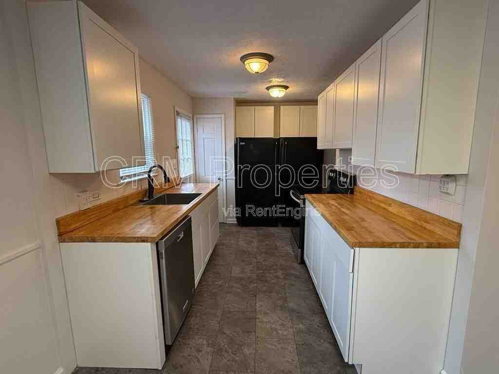 1340 E 55th St - Photo 7 of 34