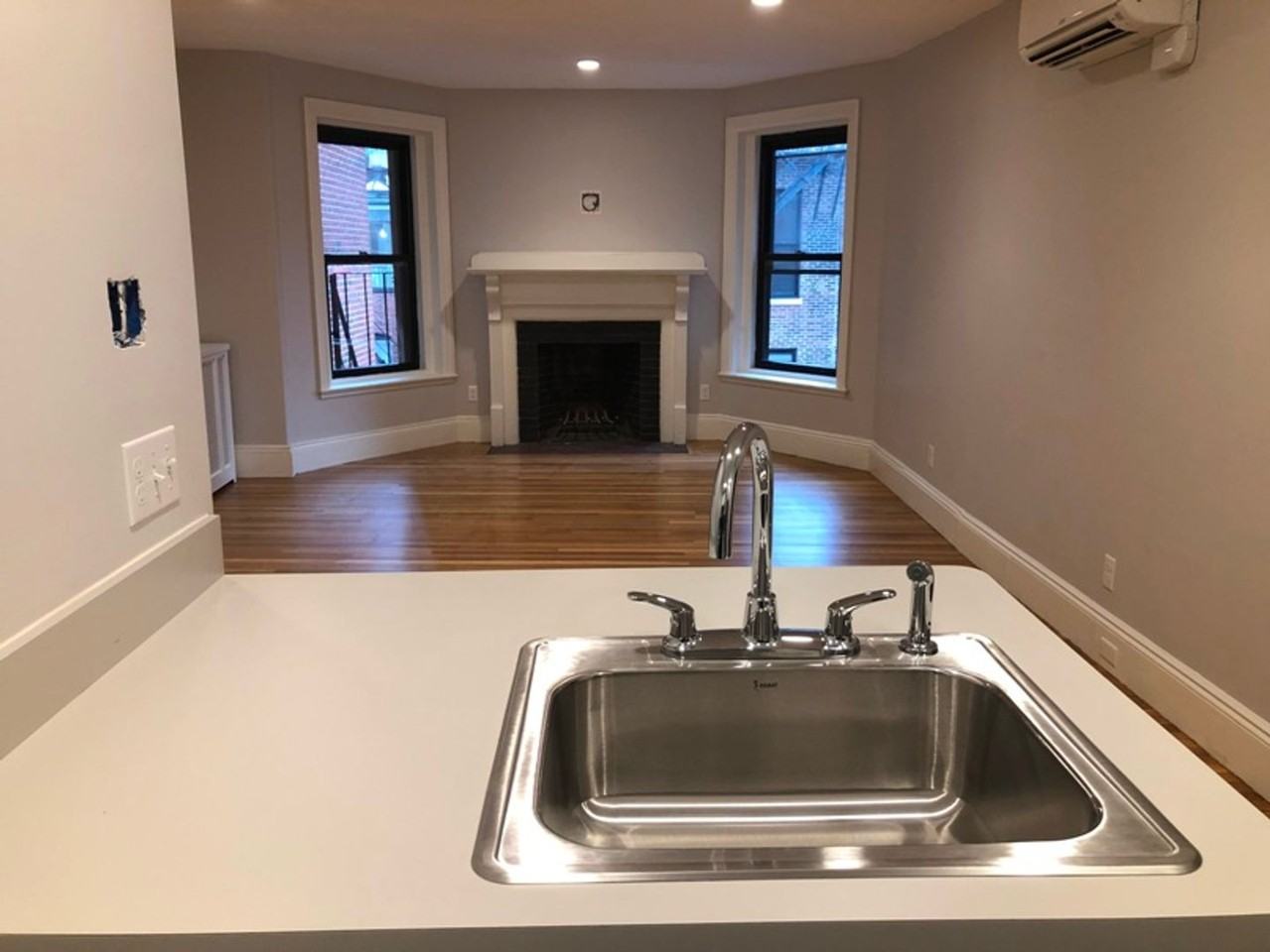 172 Newbury St - Photo 7 of 15