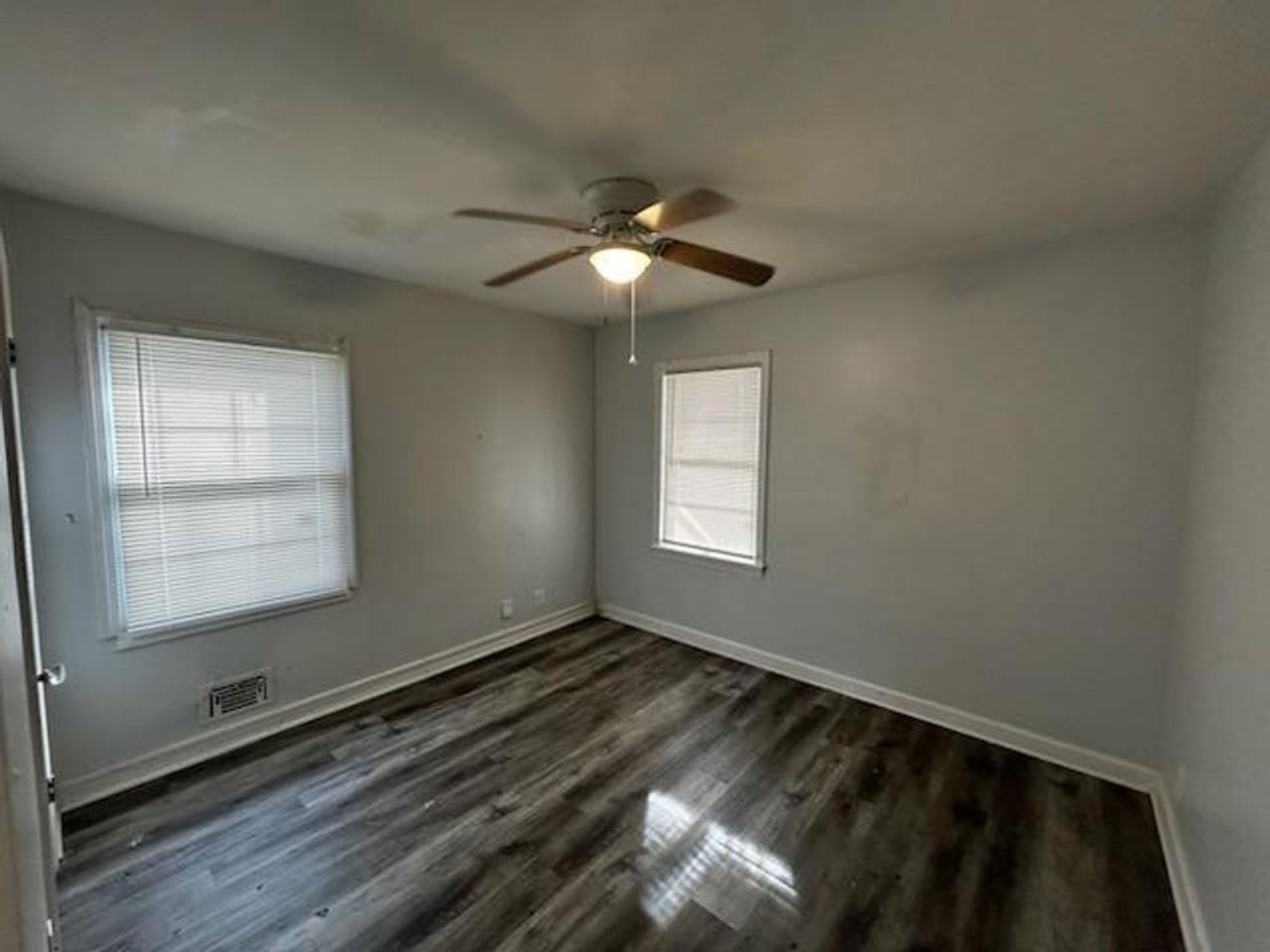 1329 Earl Ave - Photo 3 of 7