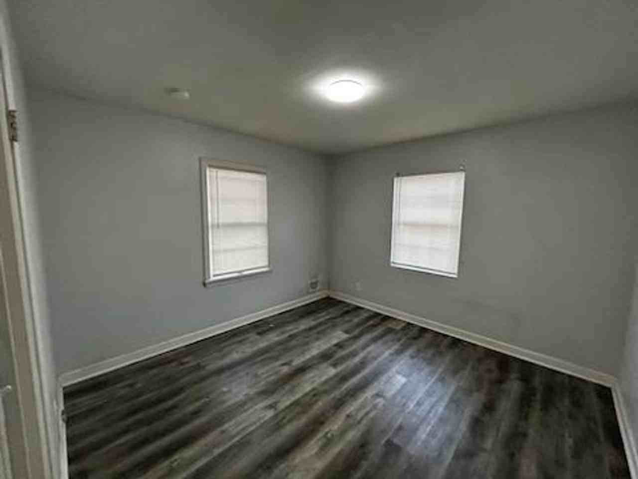 1329 Earl Ave - Photo 5 of 7
