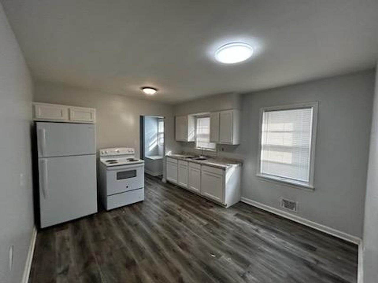 1329 Earl Ave - Photo 6 of 7