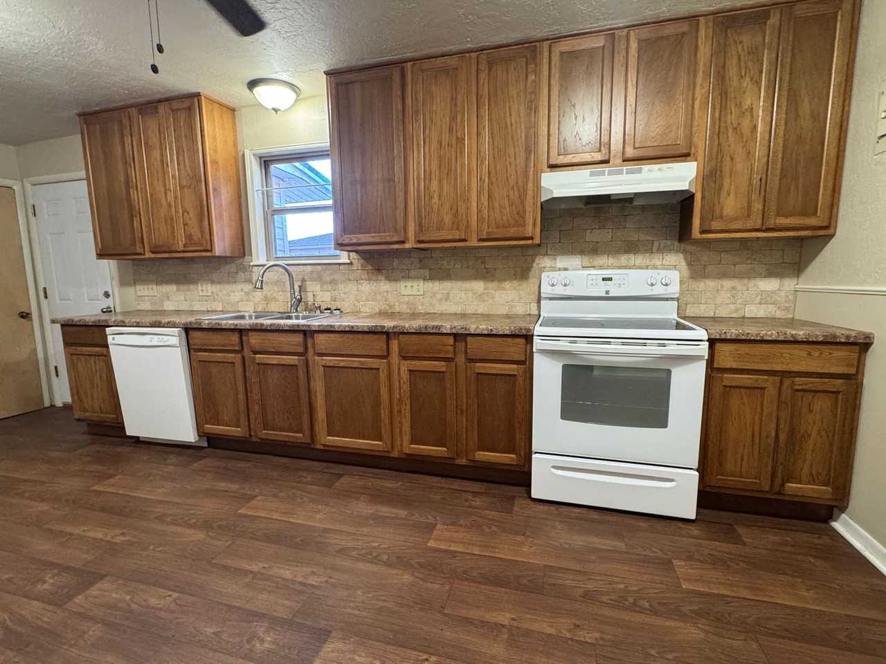 401 Becker - Photo 3 of 16