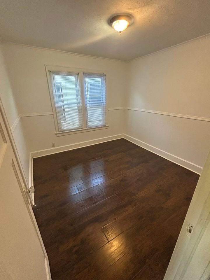 819 Covert Ave - Photo 5 of 7