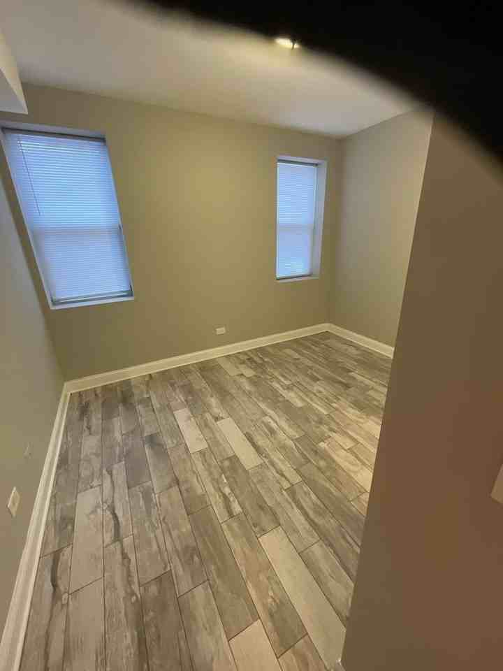 9157 S Loomis St - Photo 4 of 12