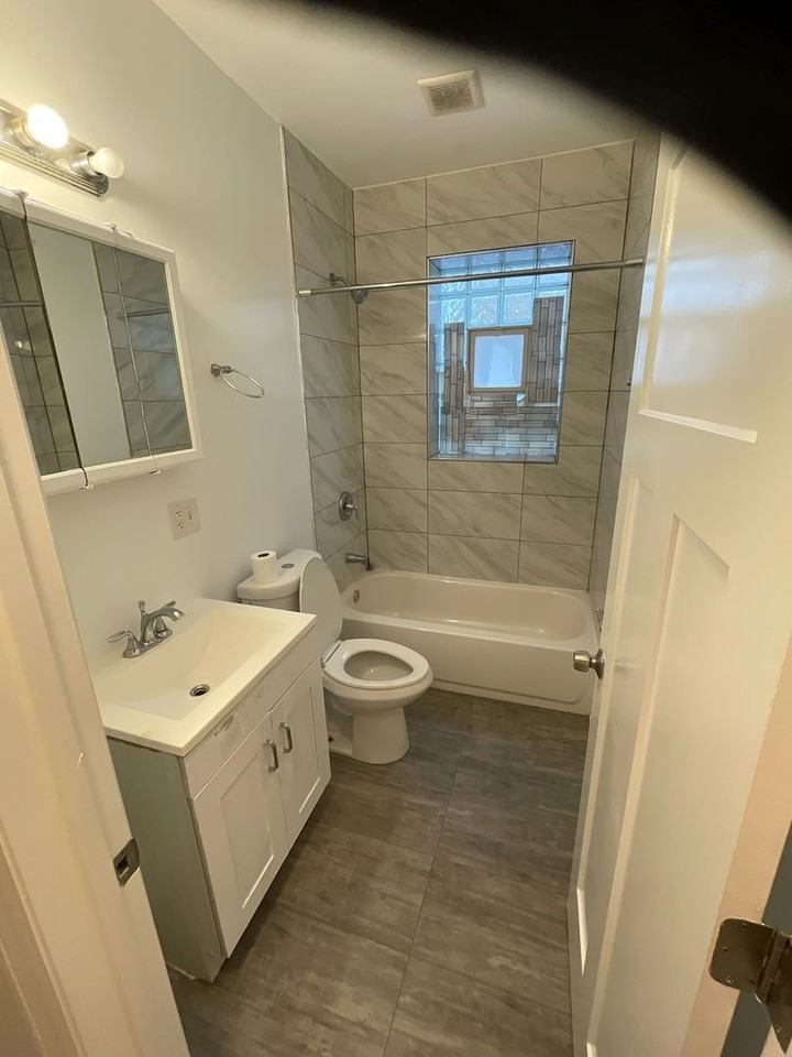 9157 S Loomis St - Photo 5 of 12