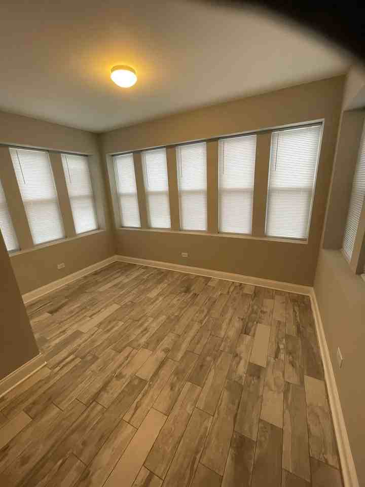 9157 S Loomis St - Photo 6 of 12