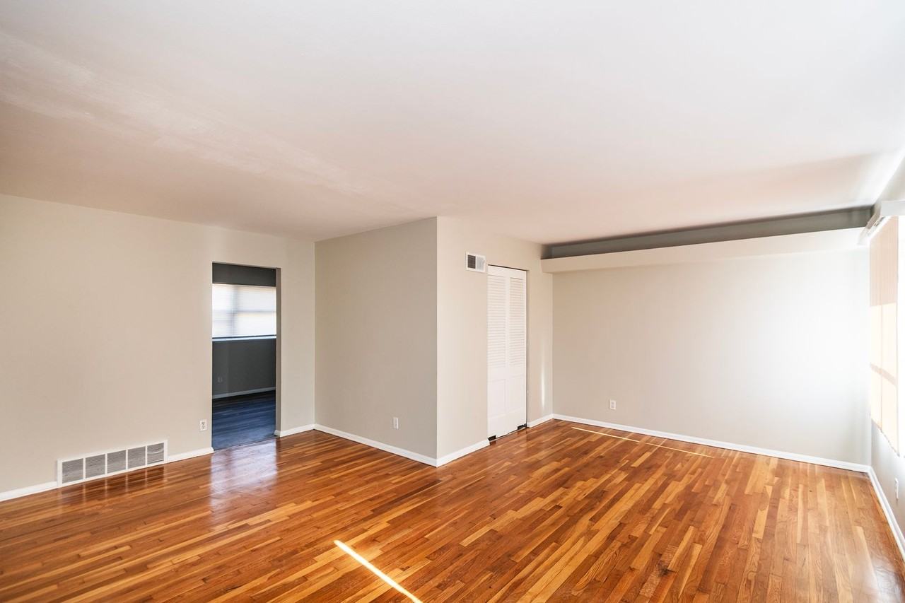 2267 Heritage Dr - Photo 2 of 23