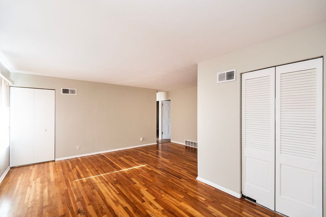 2267 Heritage Dr - Photo 3 of 23