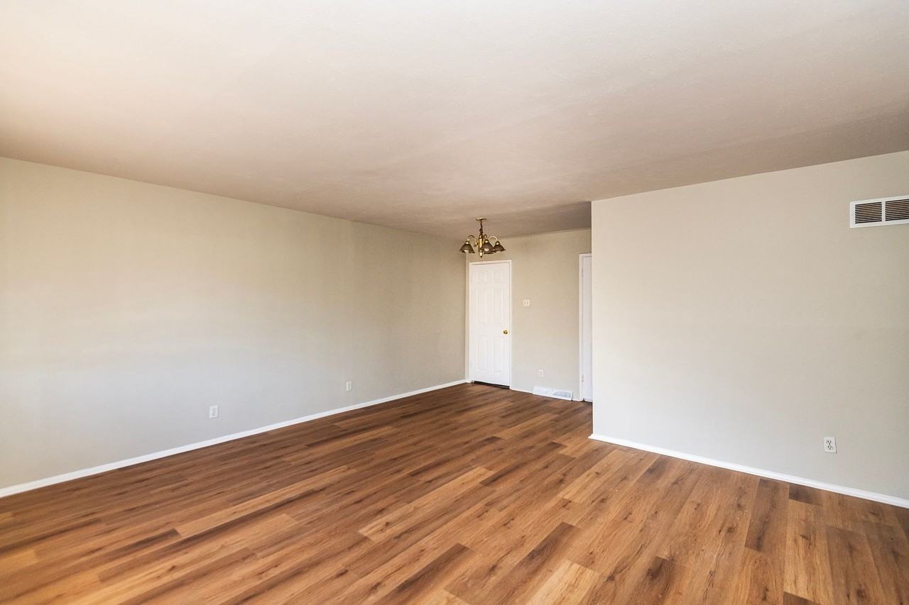 10053 Lilac Ave - Photo 2 of 19