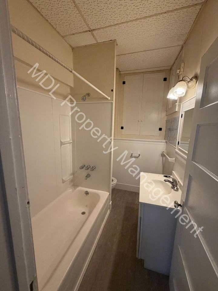 1110 Court St - Photo 3 of 10