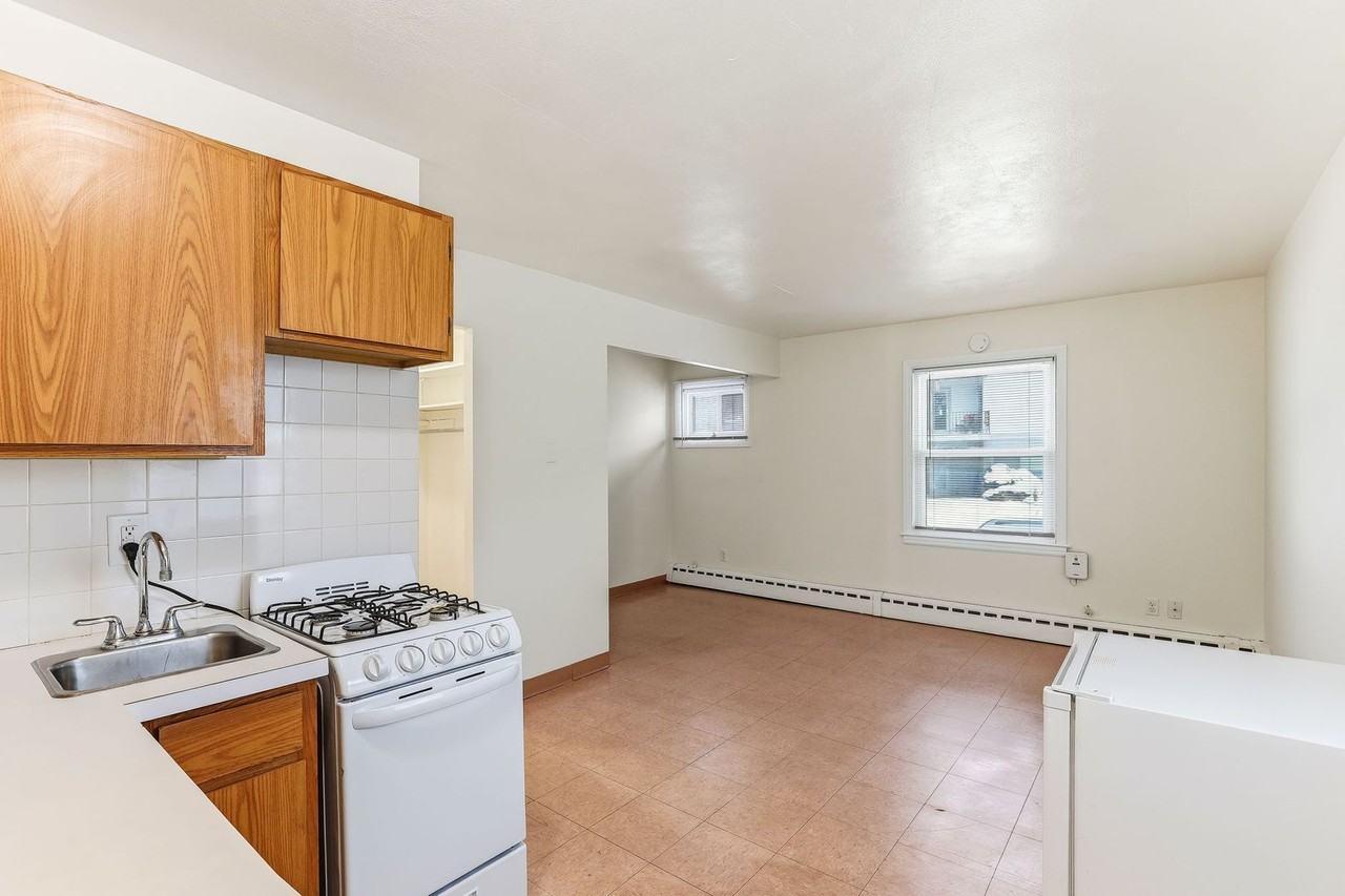 1171/1173 Raymond Avenue - Photo 2 of 10