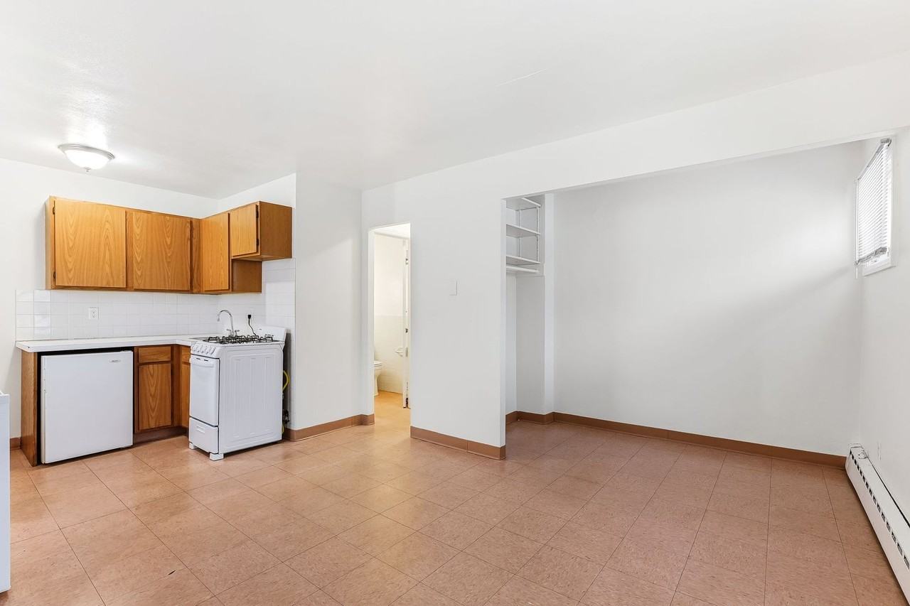 1171/1173 Raymond Avenue - Photo 3 of 10