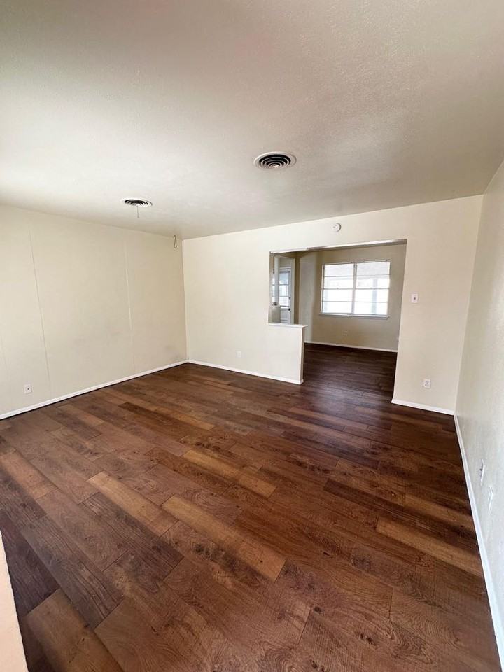 4804 Thomason Dr - Photo 2 of 12