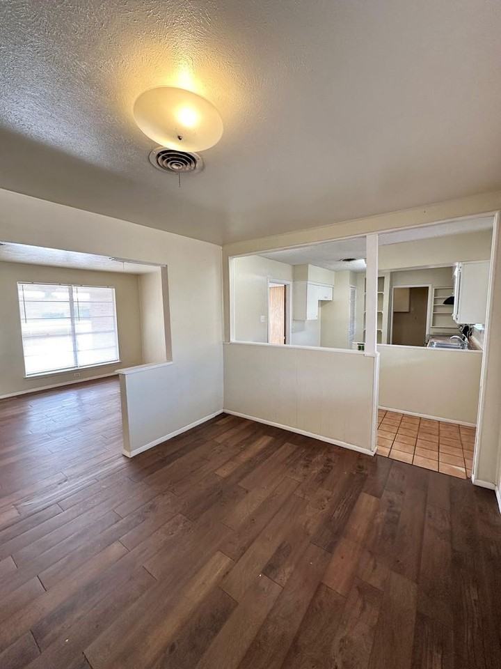 4804 Thomason Dr - Photo 4 of 12