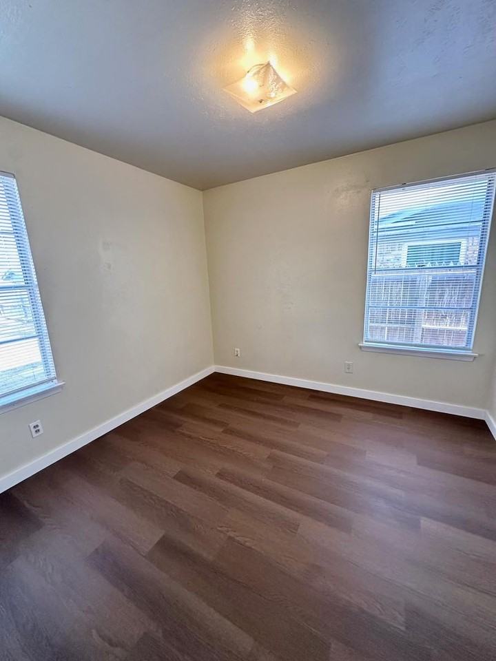 4804 Thomason Dr - Photo 7 of 12