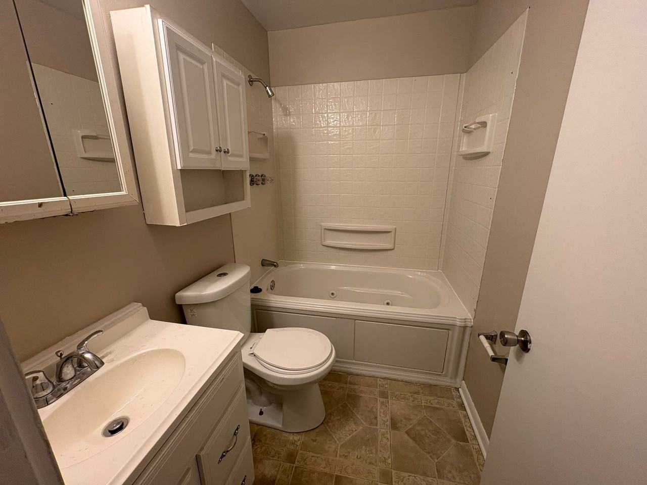 4711 Rockwood Rd - Photo 3 of 11