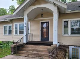 featured image of 7911 University Ave