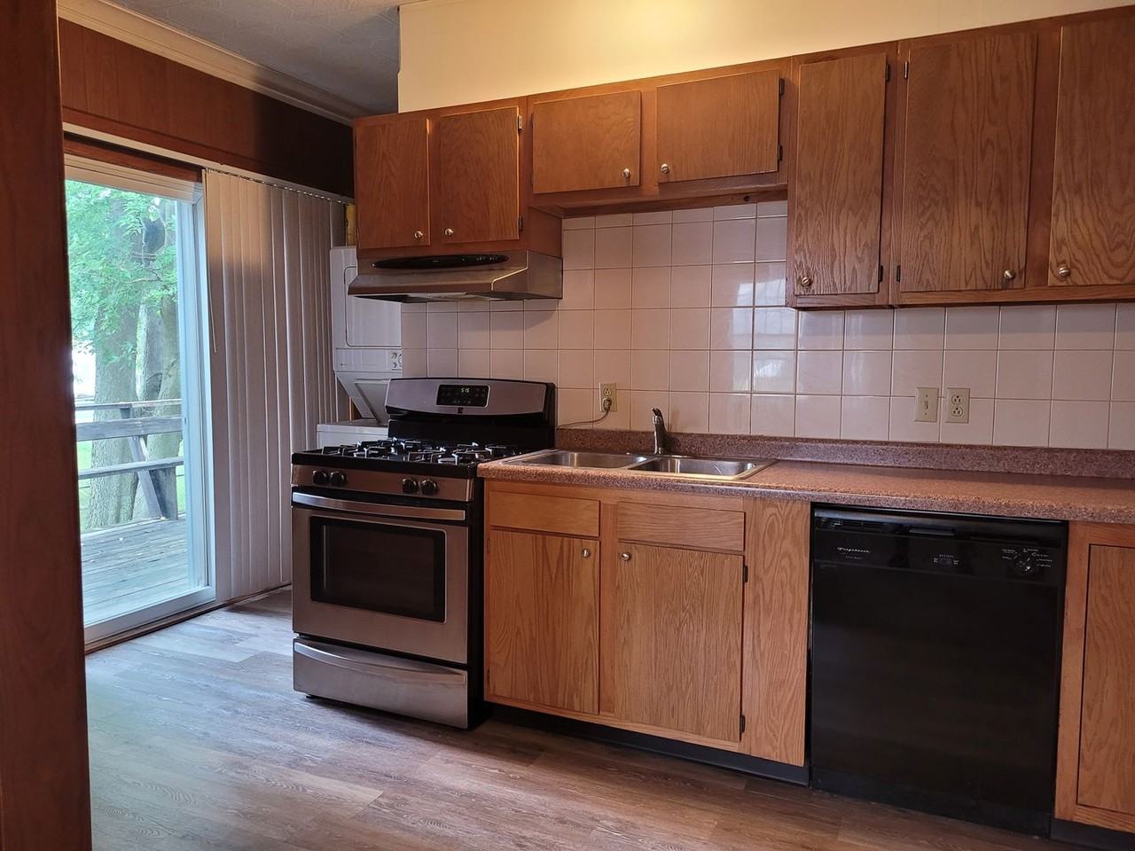 7911 University - Photo 2 of 17