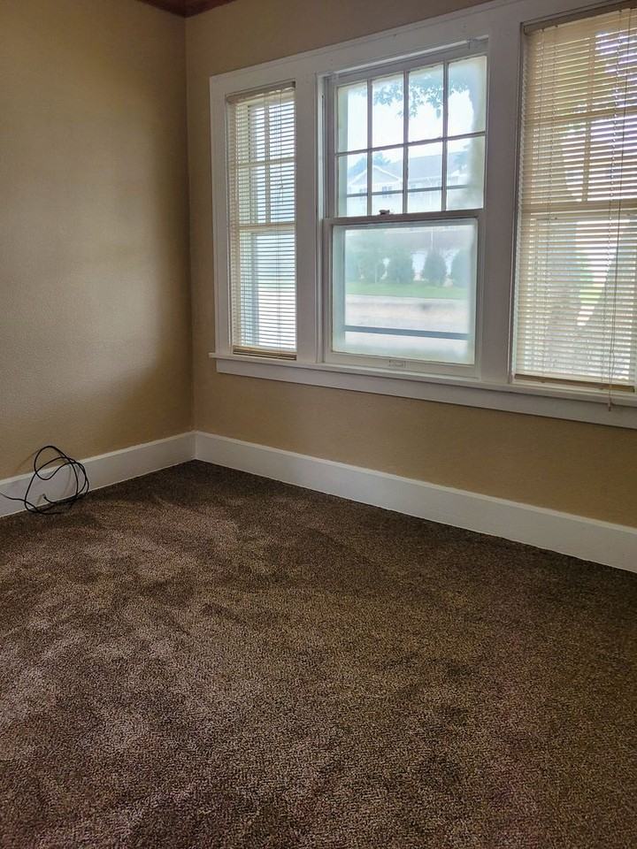 7911 University - Photo 4 of 17