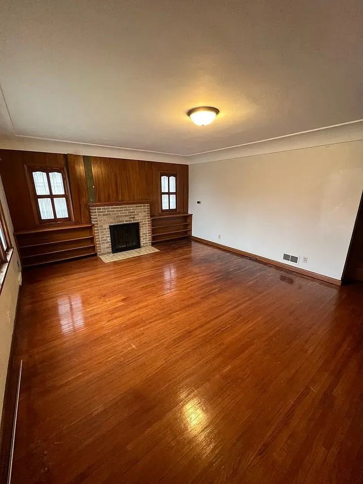 2515 Iowa St - Photo 2 of 20