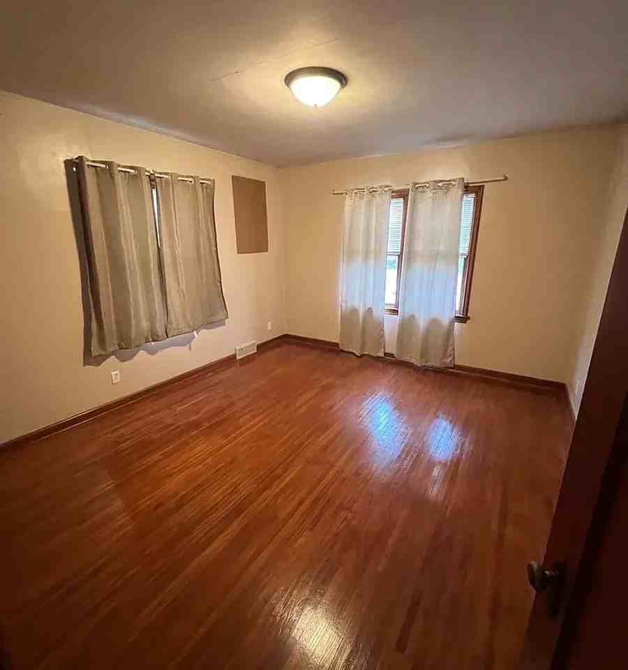 2515 Iowa St - Photo 7 of 20