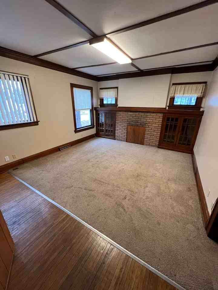 2521 Iowa - Photo 2 of 16