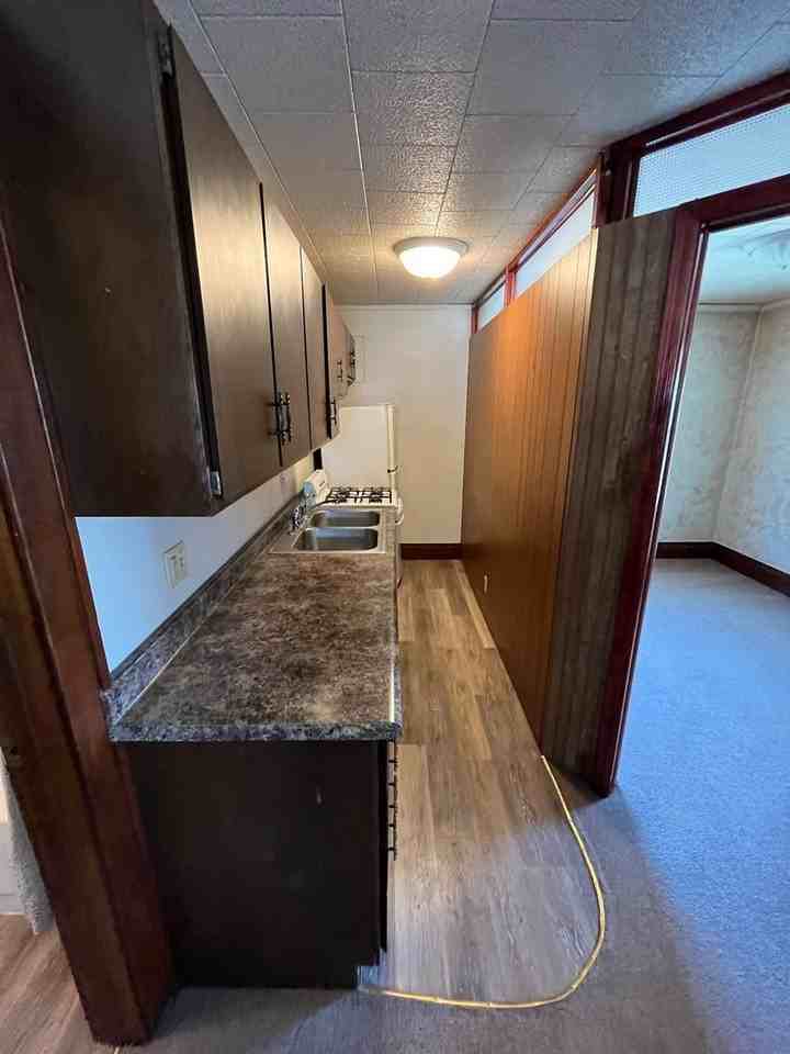 2521 Iowa - Photo 7 of 16