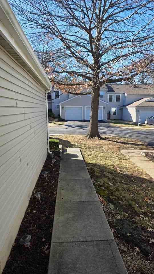 8542 W 108th Pl - Photo 3 of 33