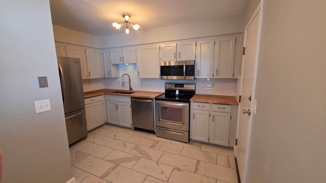 8542 W 108th Pl - Photo 6 of 33