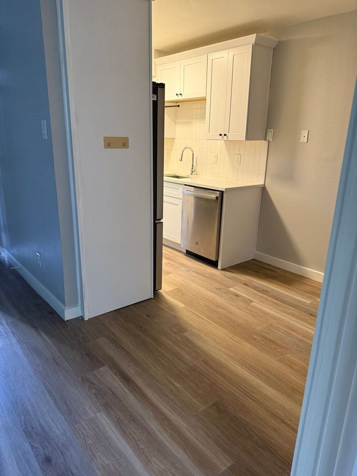 Bravo Apartments - Photo 3 of 11