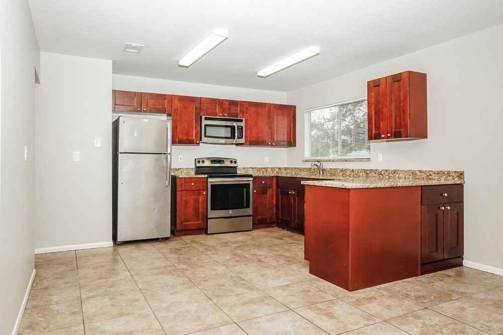 2396 Roxbury Cir - Photo 6 of 16