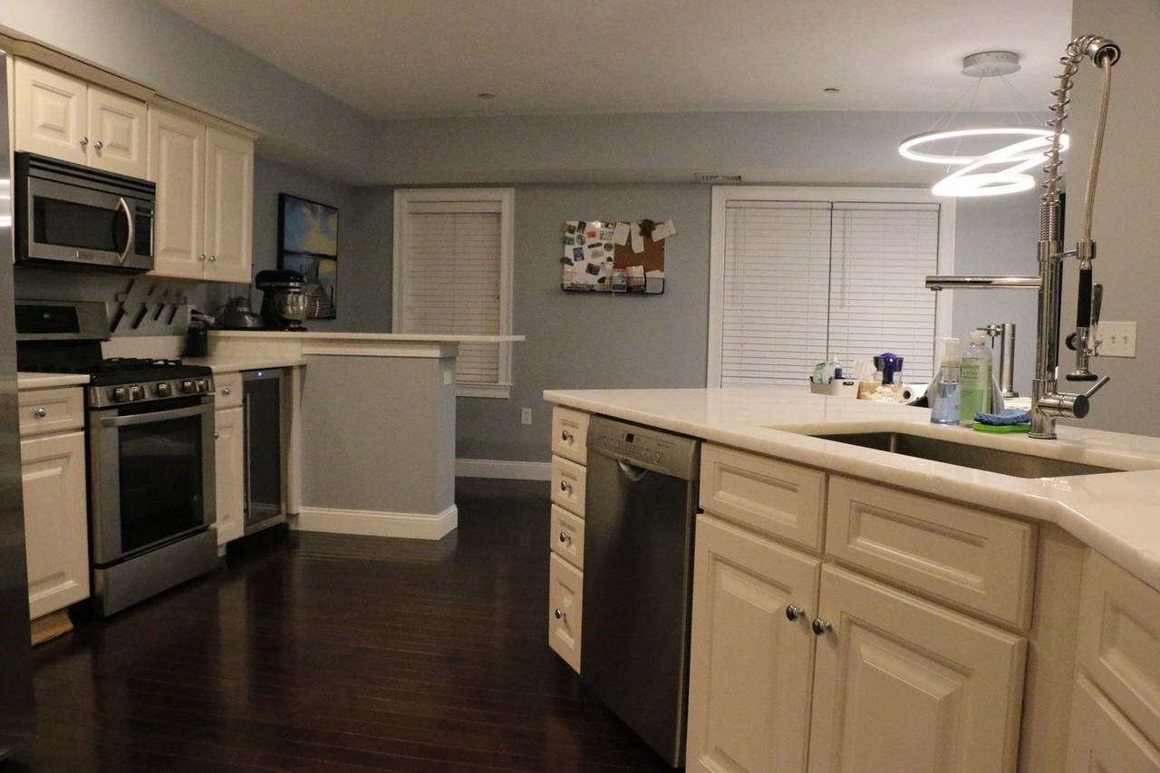 504 Sea St - Photo 2 of 18