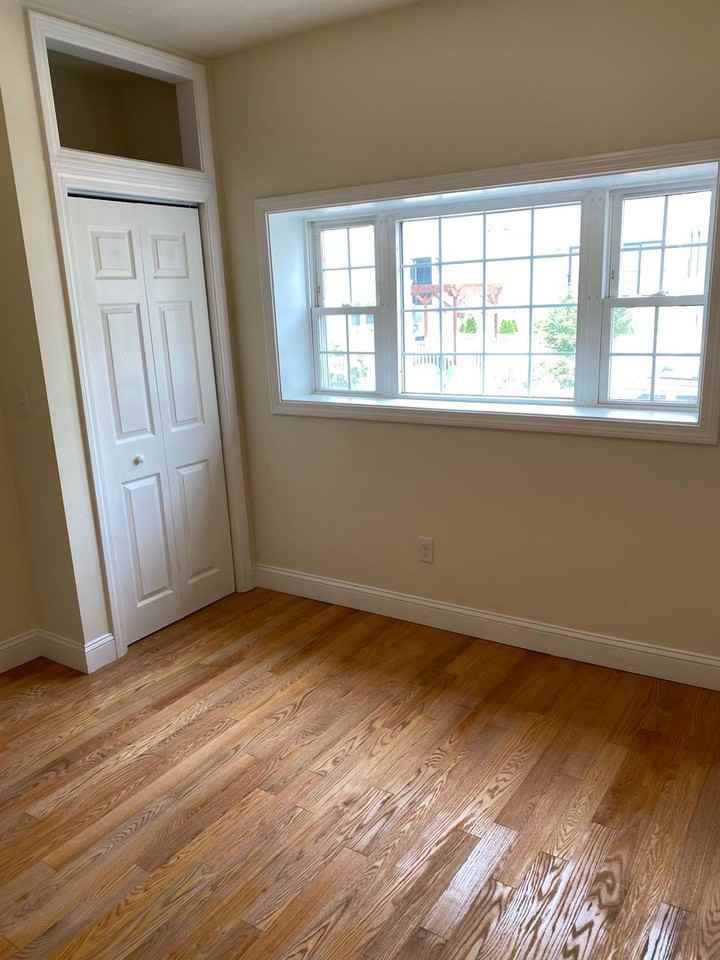 83 Bolton St - Photo 4 of 9