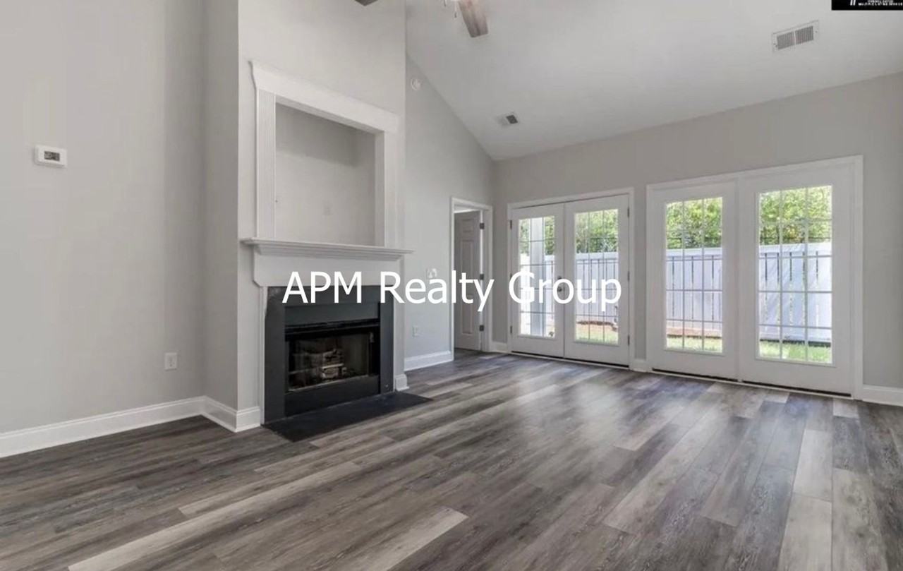 408 Summit Sq - Photo 6 of 17