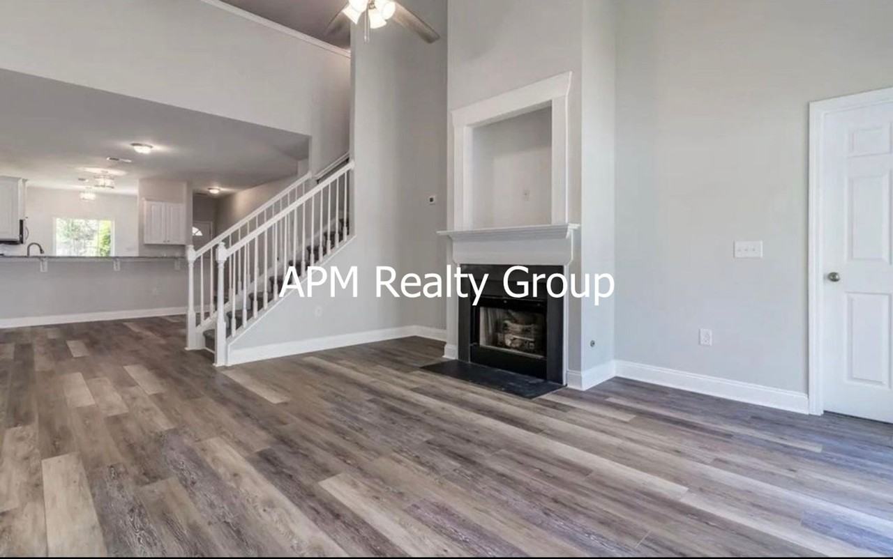 408 Summit Sq - Photo 7 of 17