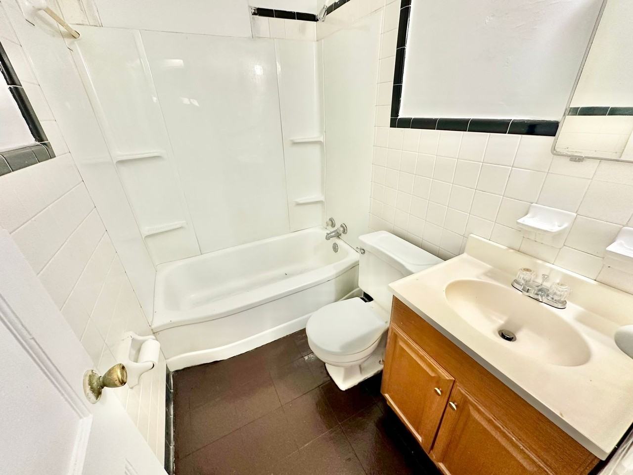 1374 Amelia Ave - Photo 3 of 8