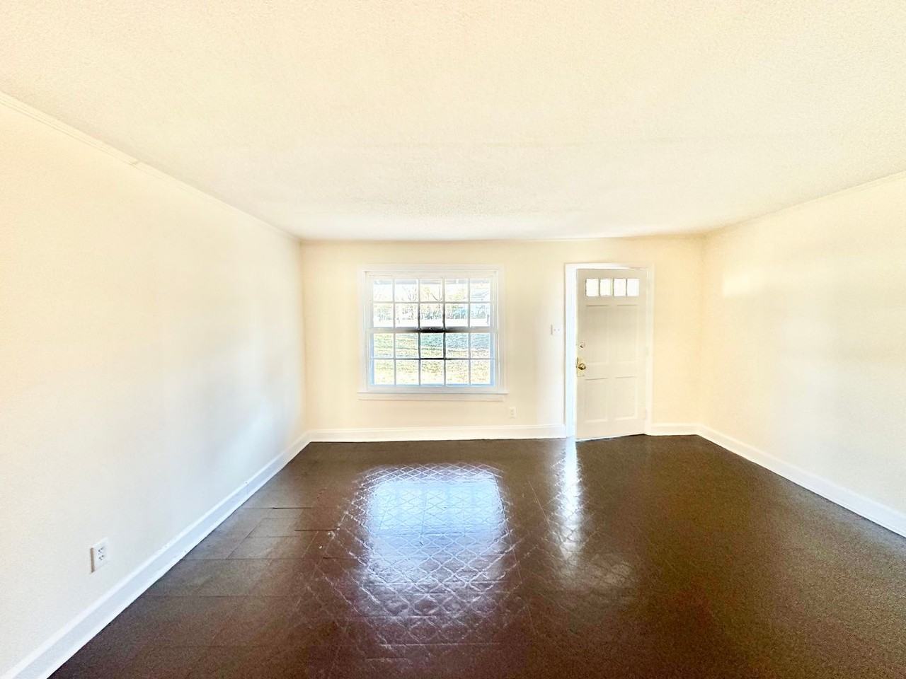 1374 Amelia Ave - Photo 4 of 8