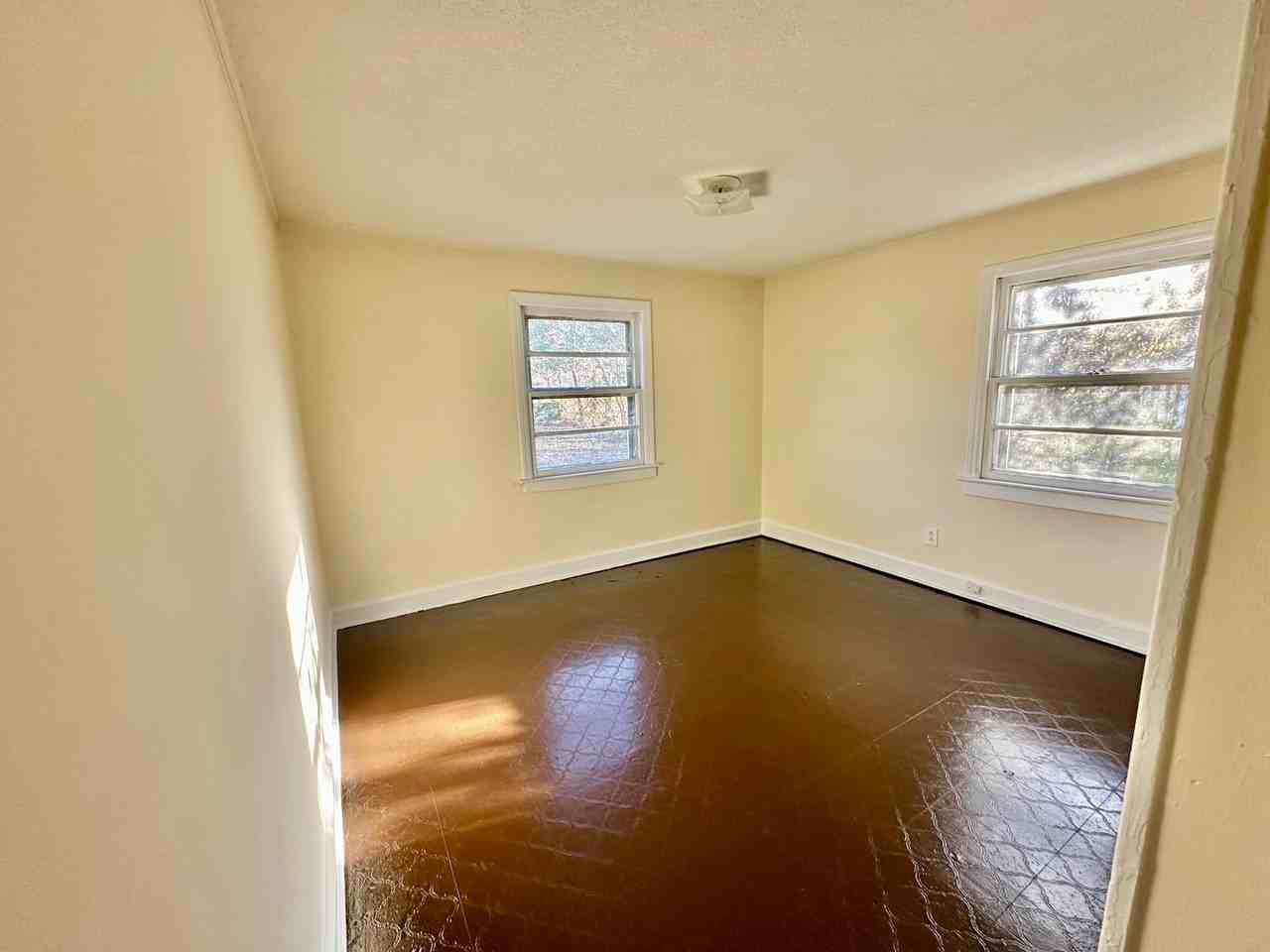 1374 Amelia Ave - Photo 6 of 8