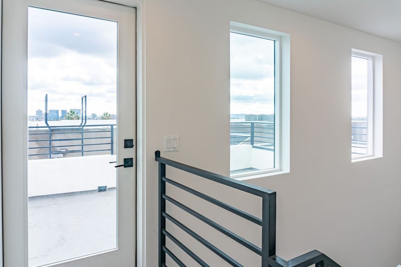 525 S Normandie Ave - Photo 4 of 24